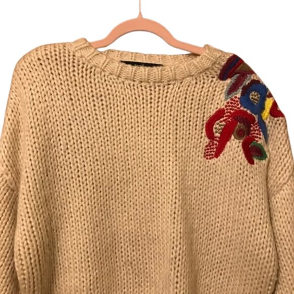 Zara Knit Women's Oversized Chunky Knit Floral Embroidered Sweater Size Small - Picture 4 of 7